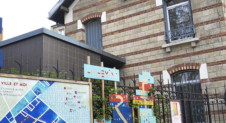 Façade de la maison de quartier Assia Djebar de Pantin